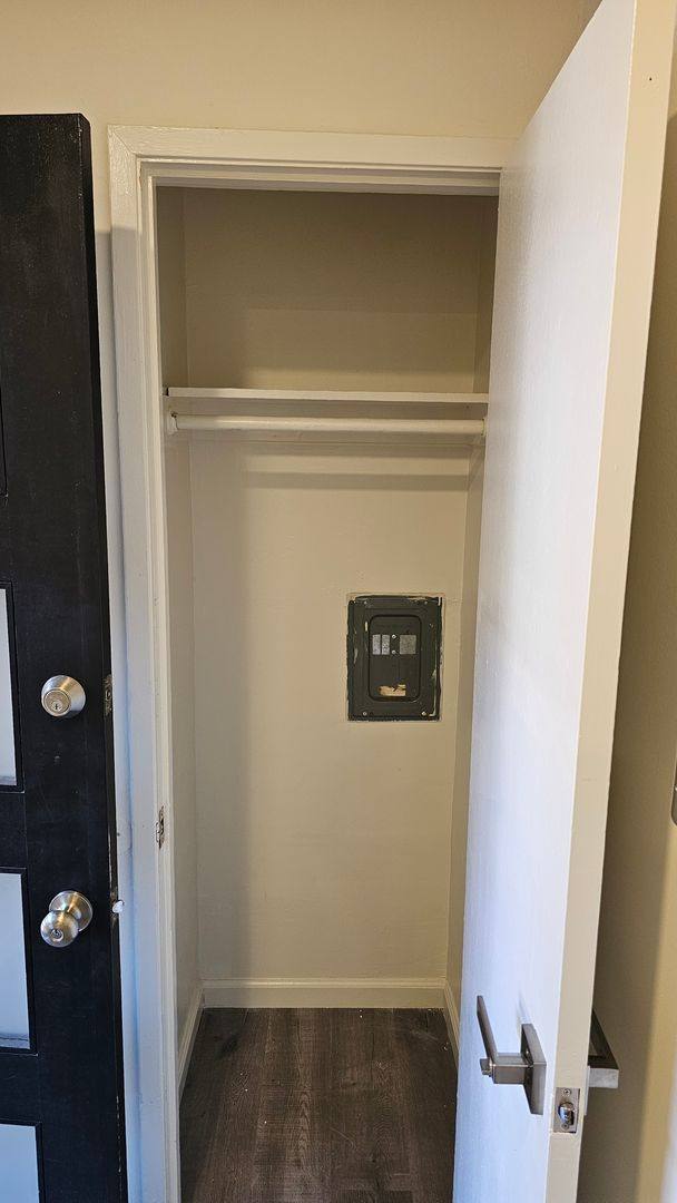 Apartment for rent at 2483 Middlefield Rd, Redwood City, CA 94063
