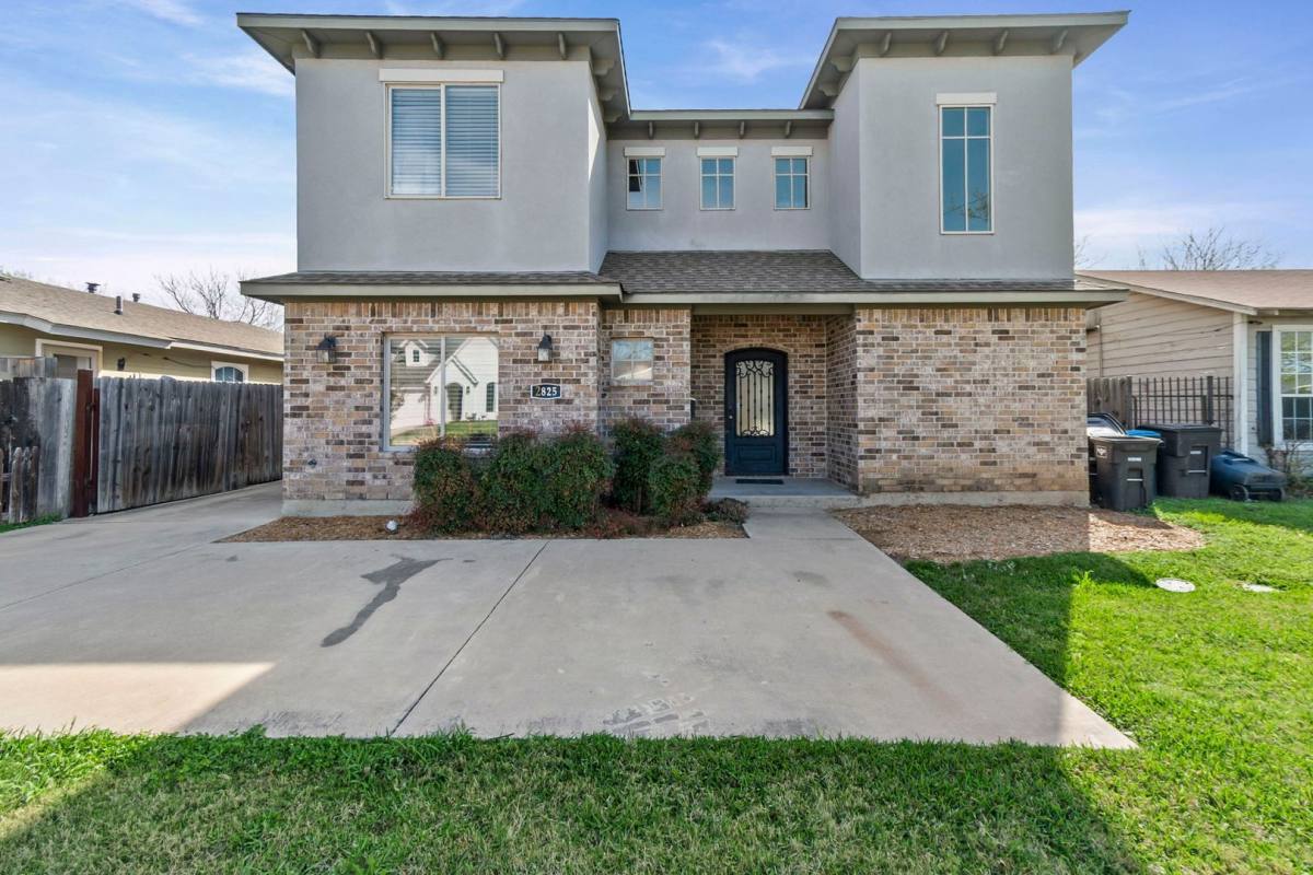 House for rent at 2825 Gordon Ave, Fort Worth, TX 76110