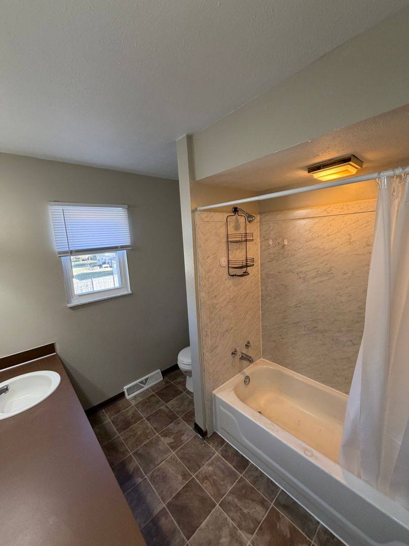 Apartment for rent at 1163 Bernath Parkway, Toledo, OH 43615