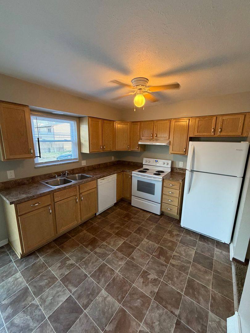 Apartment for rent at 1163 Bernath Parkway, Toledo, OH 43615