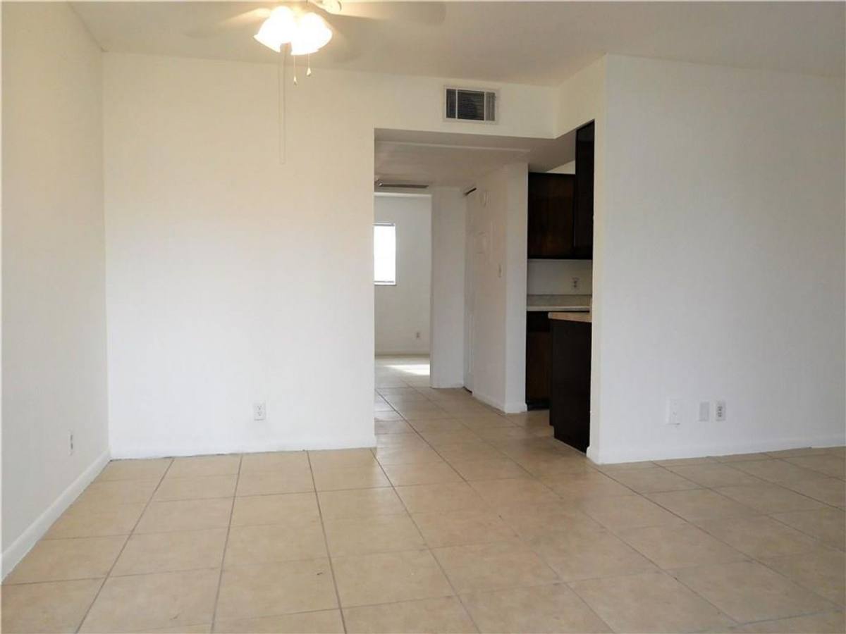 Apartment for rent at 302 S Spring Garden Ave #B09, Deland, FL 32720