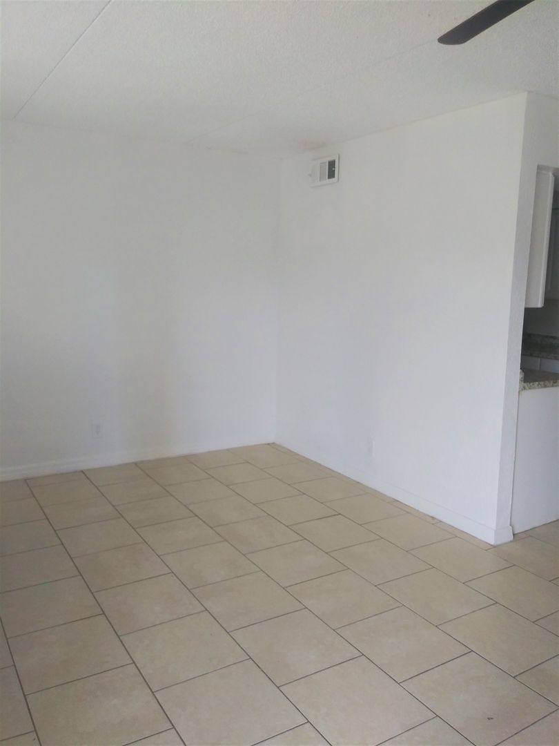 Apartment for rent at 302 S Spring Garden Ave #B09, Deland, FL 32720