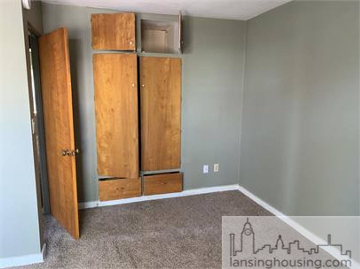 Apartment for rent at 124 W S St, Lansing, MI 48910