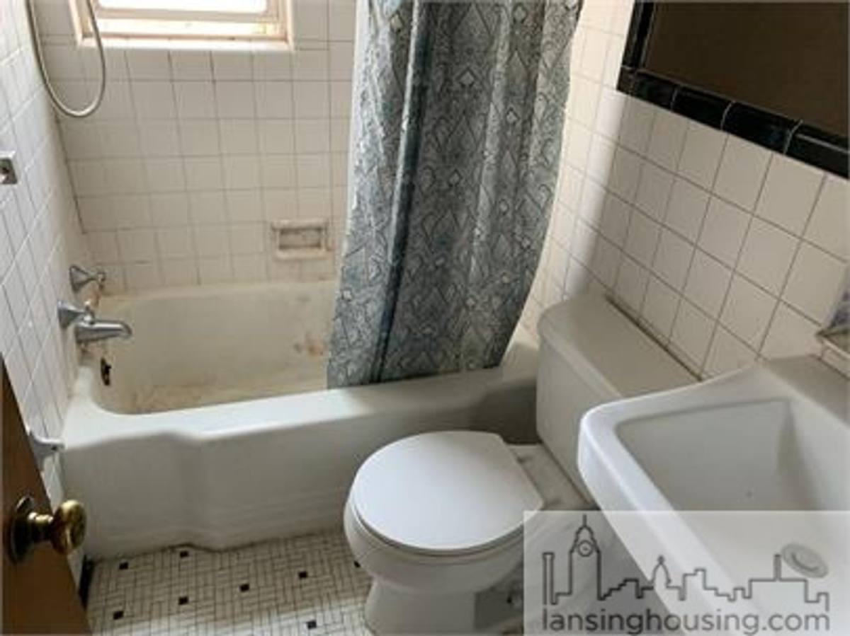Apartment for rent at 124 W S St, Lansing, MI 48910