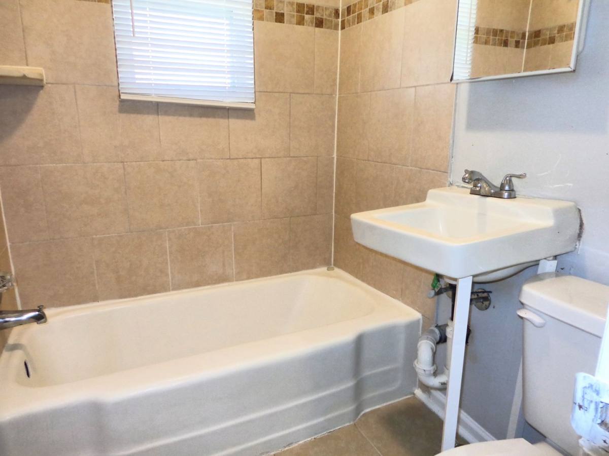 Apartment for rent at 1625 W Pembroke Ave, Hampton, VA 23661