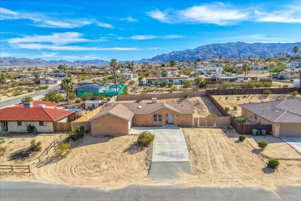 House for rent at 73777 Playa Vista, Twentynine Palms, CA 92277