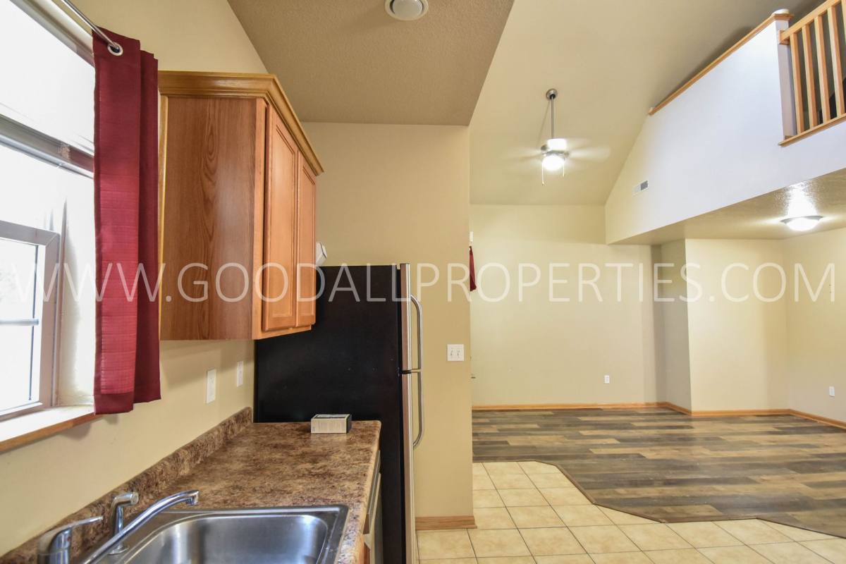 Townhouse for rent at 4307 154th St, Urbandale, IA 50323