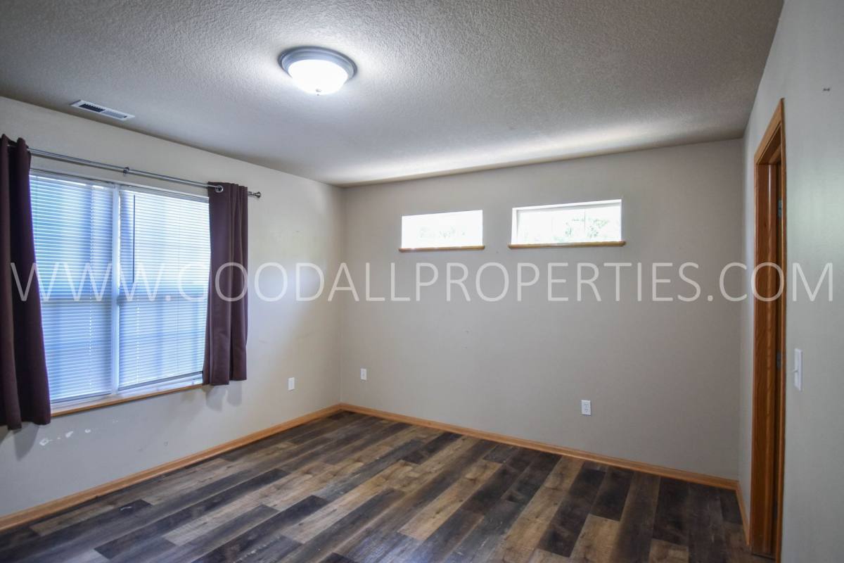 Townhouse for rent at 4307 154th St, Urbandale, IA 50323