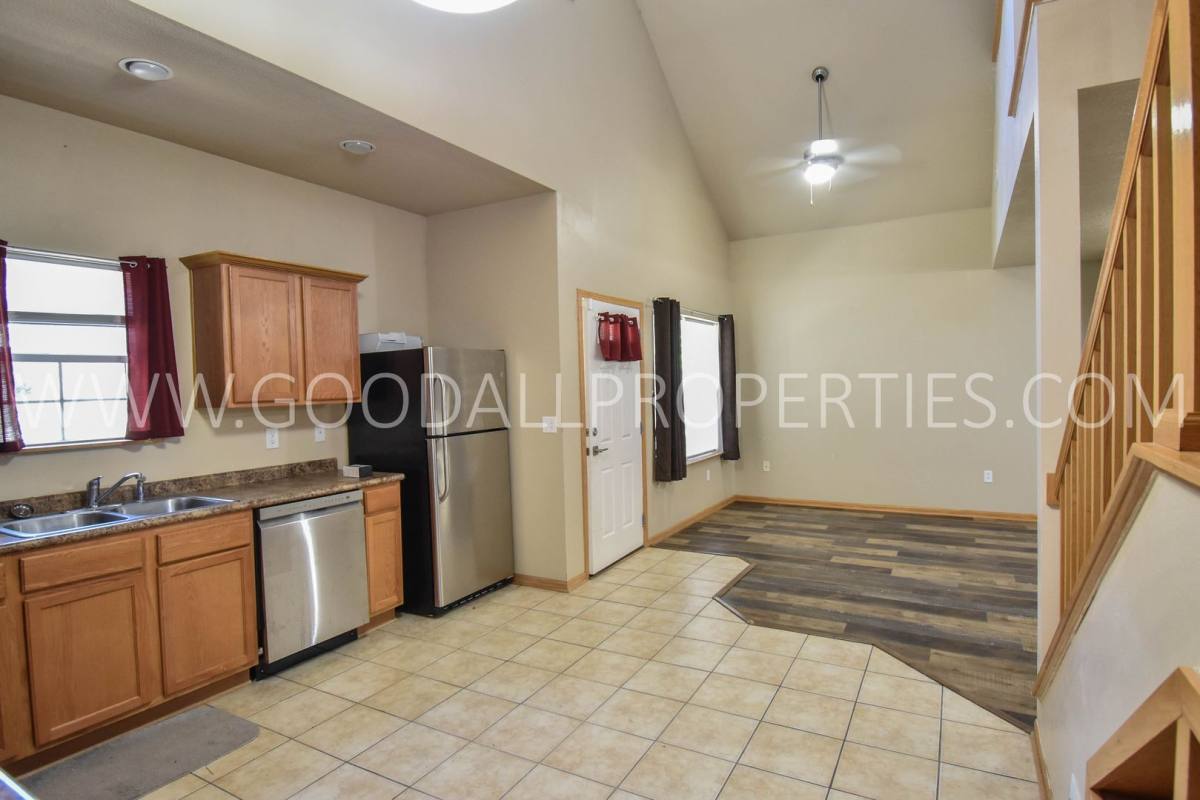 Townhouse for rent at 4307 154th St, Urbandale, IA 50323