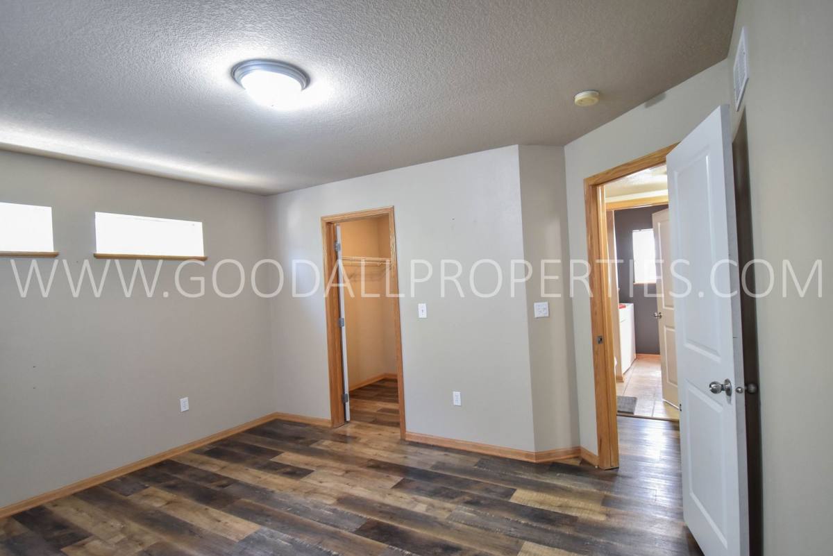 Townhouse for rent at 4307 154th St, Urbandale, IA 50323
