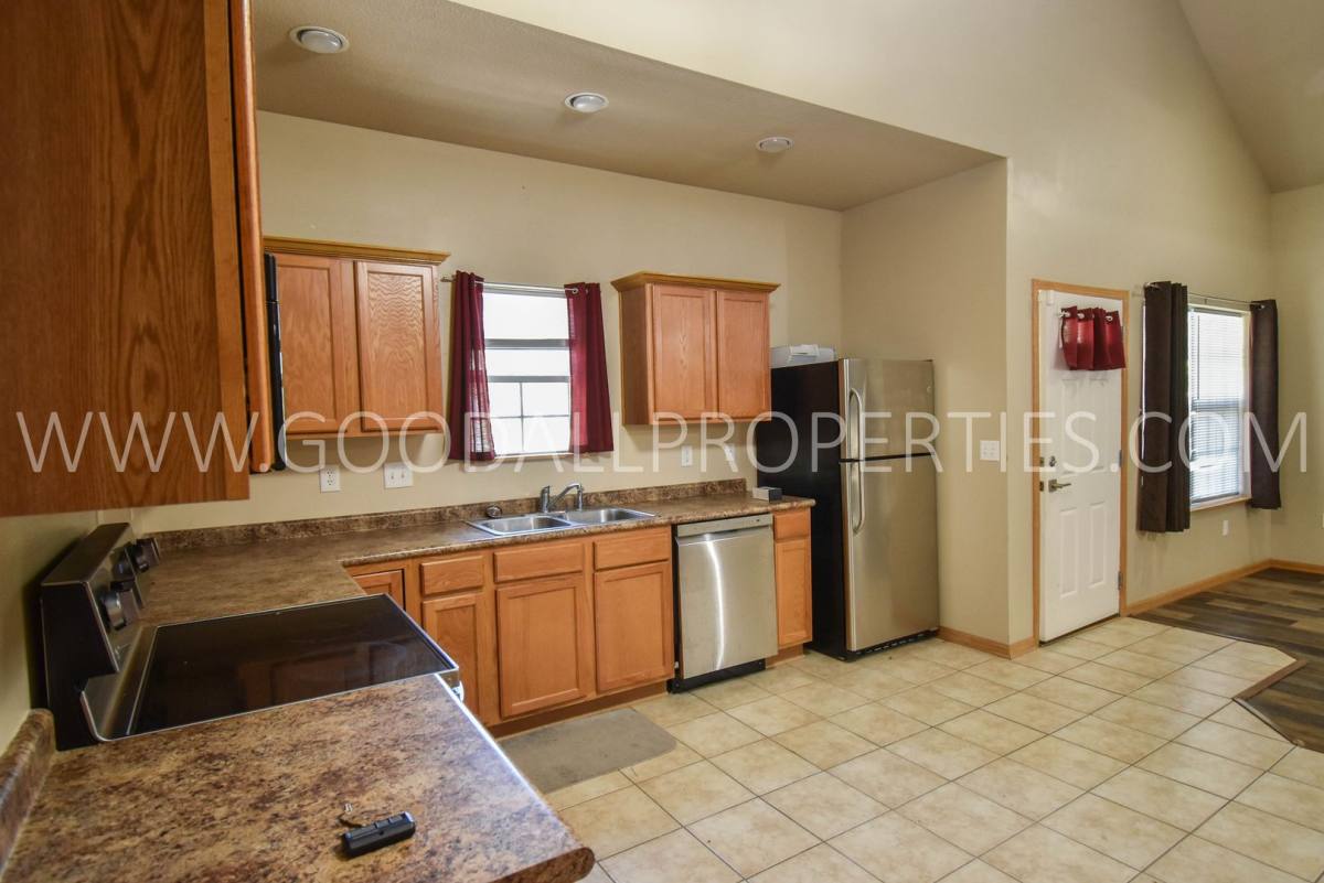 Townhouse for rent at 4307 154th St, Urbandale, IA 50323