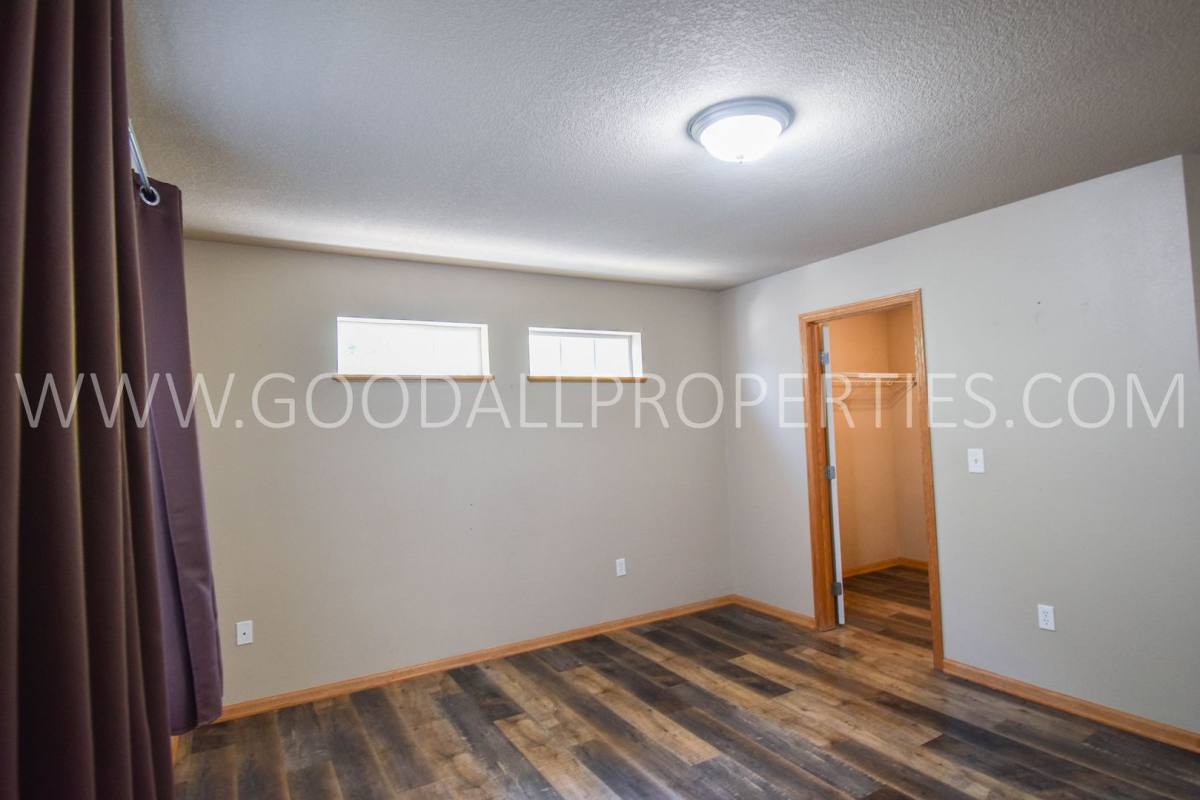 Townhouse for rent at 4307 154th St, Urbandale, IA 50323