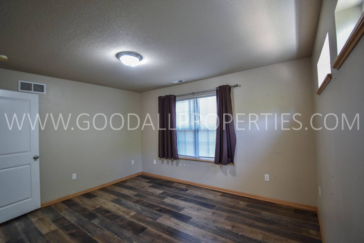 Townhouse for rent at 4307 154th St, Urbandale, IA 50323
