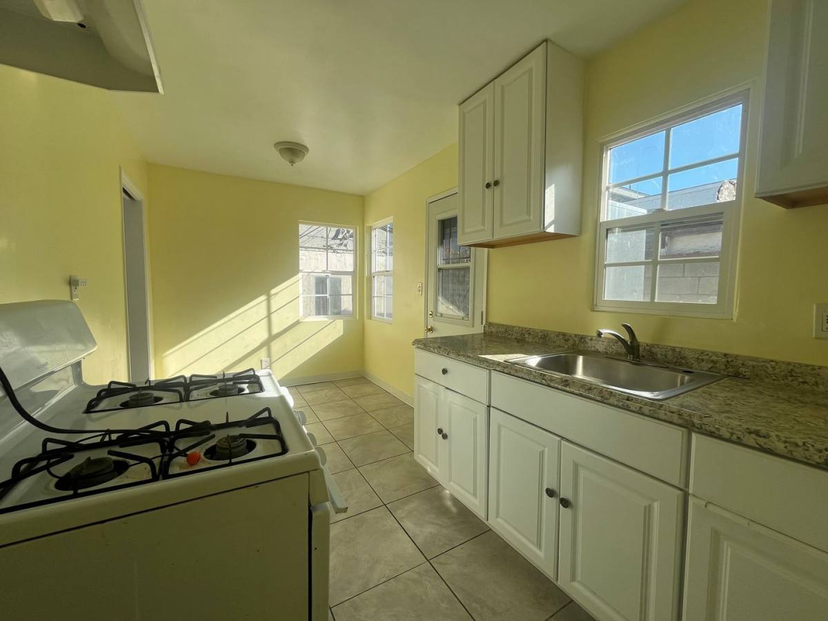 Apartment for rent at 10523-25 Mansel Ave, Inglewood, CA 90304