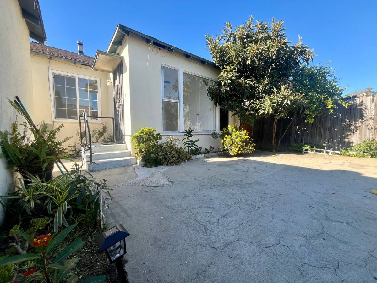 Apartment for rent at 10523-25 Mansel Ave, Inglewood, CA 90304