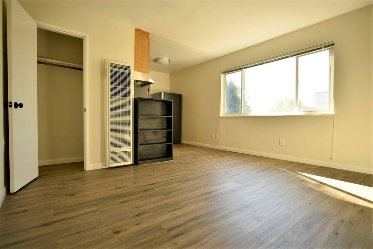 Apartment for rent at 3901 Ruby St, Oakland, CA 94609