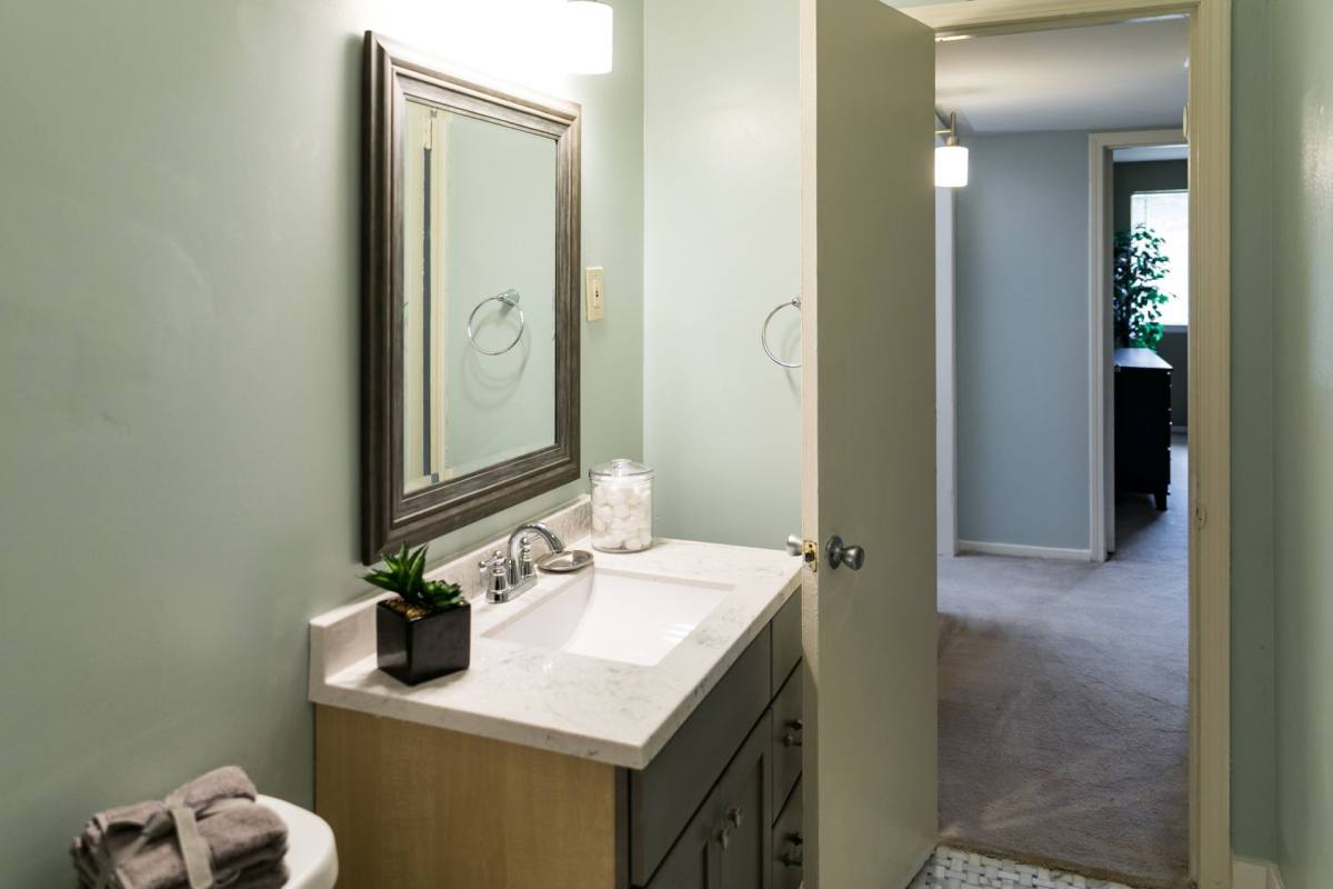 Apartment for rent at 427 N Graham, Memphis, TN 38122