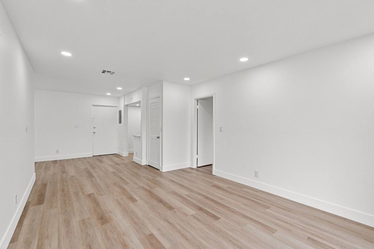 Apartment for rent at 450-490 NW 20th St, Boca Raton, FL 33431