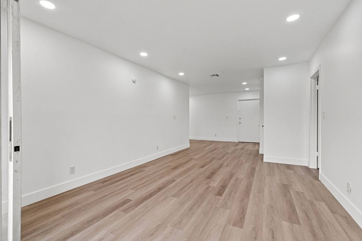 Apartment for rent at 450-490 NW 20th St, Boca Raton, FL 33431