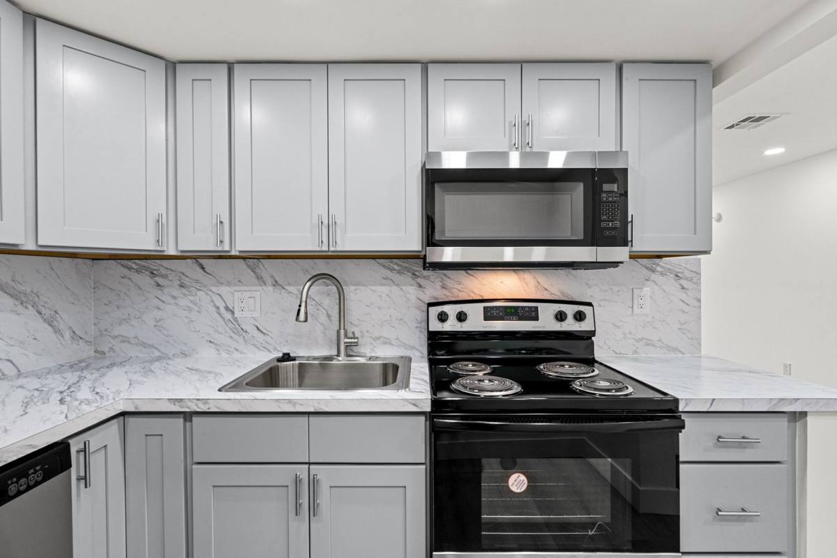 Apartment for rent at 450-490 NW 20th St, Boca Raton, FL 33431