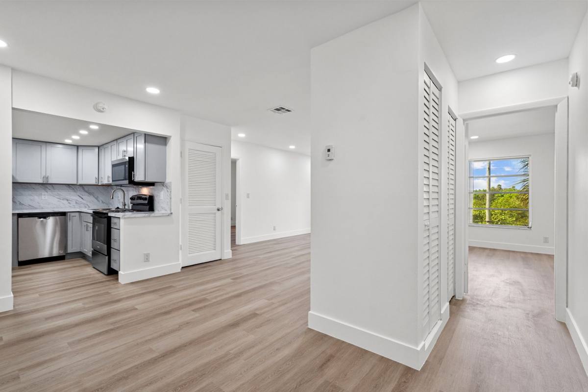 Apartment for rent at 450-490 NW 20th St, Boca Raton, FL 33431