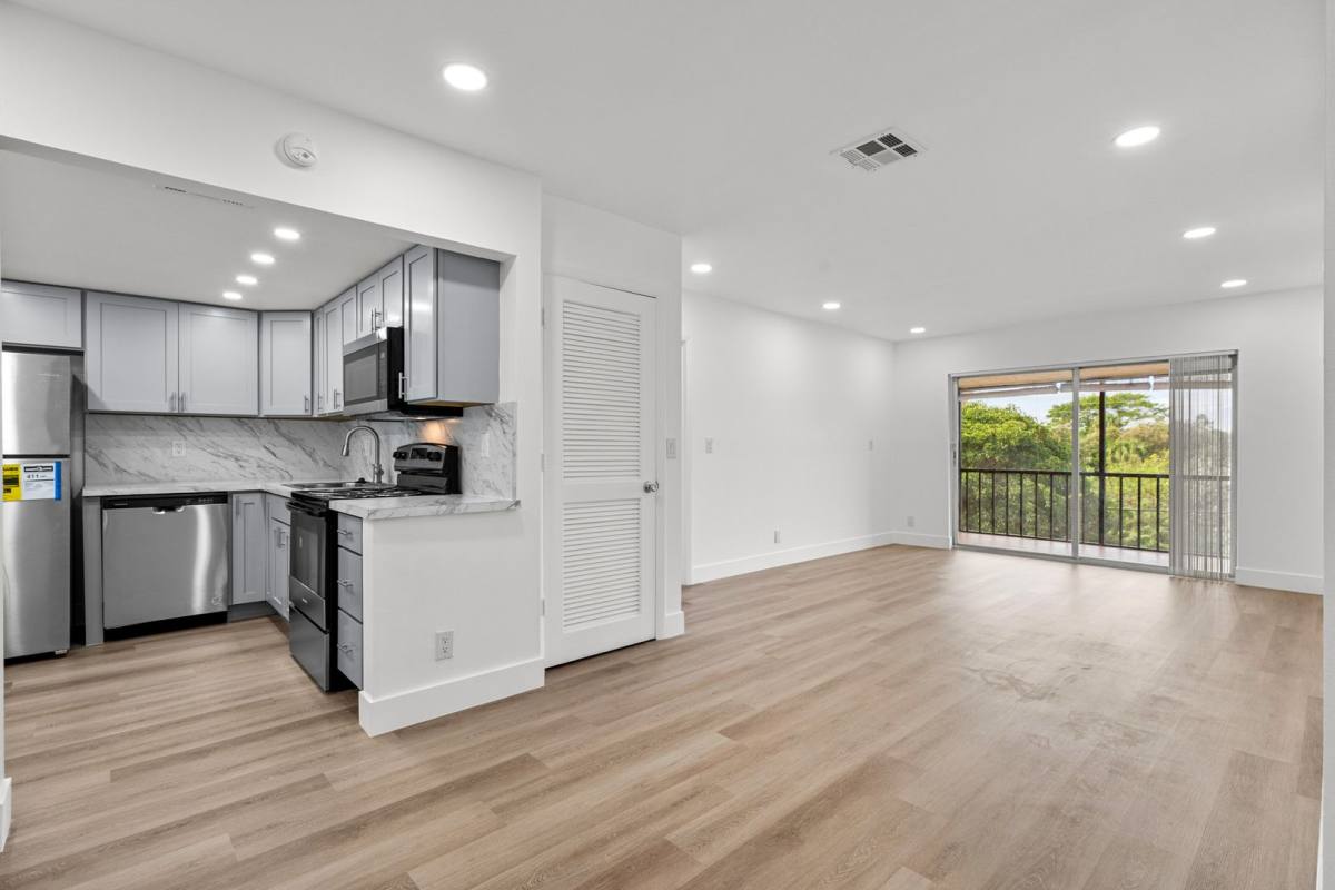 Apartment for rent at 450-490 NW 20th St, Boca Raton, FL 33431