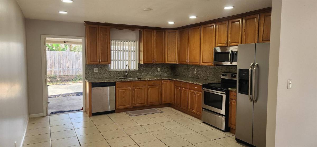 House for rent at 2005 SW 99 Ave, Hollywood, FL 33025