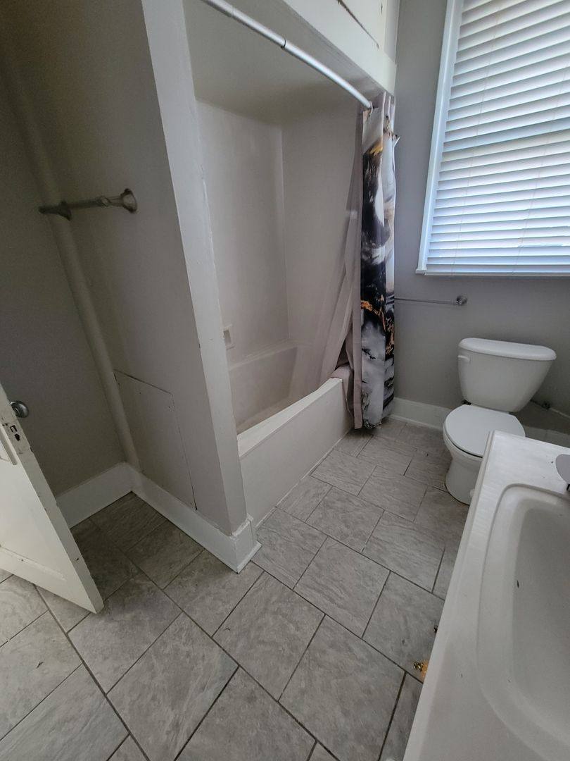 Apartment for rent at 1019 Sheridan Ave, Shreveport, LA 71104