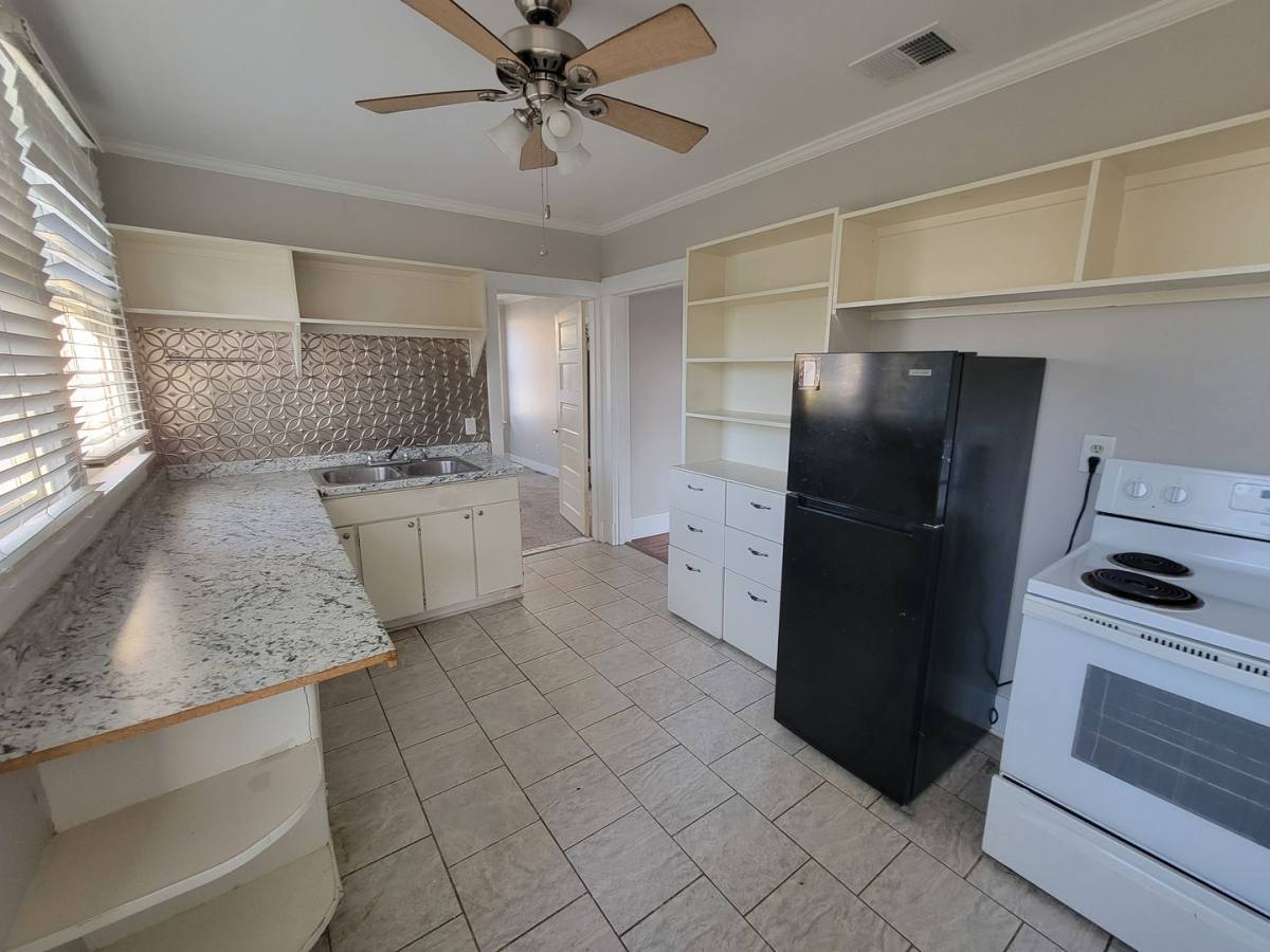 Apartment for rent at 1019 Sheridan Ave, Shreveport, LA 71104