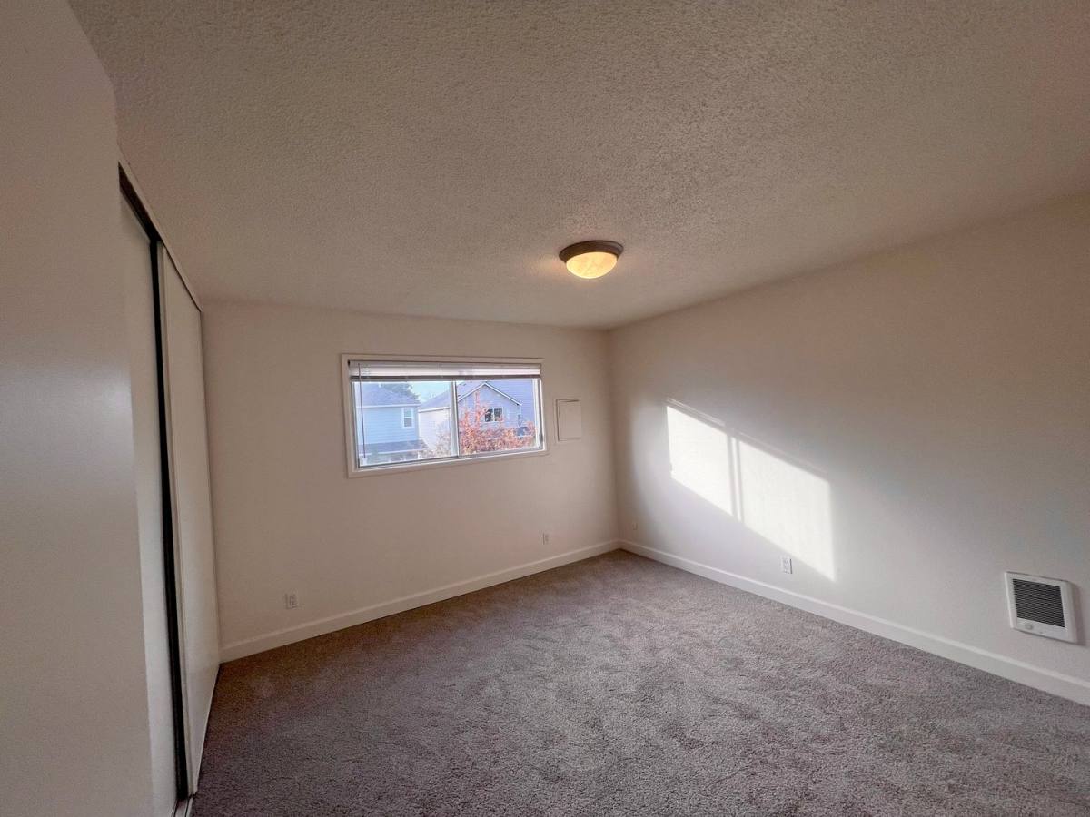 Apartment for rent at 2946 SE Harrison St, Portland, OR 97222