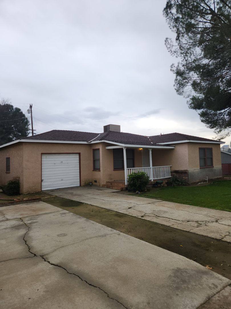 House for rent at 2231 Elton Ave, Bakersfield, CA 93306