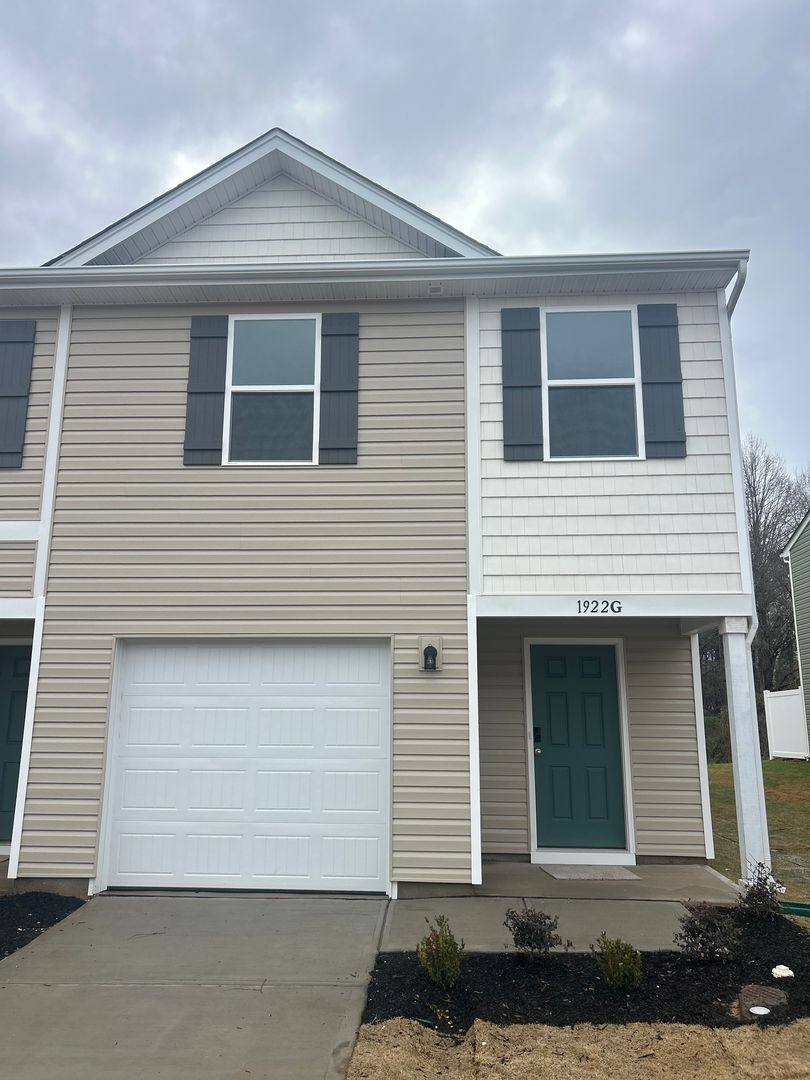 Townhouse for rent at 1922G Tranquility Circle, Newton, NC 28658