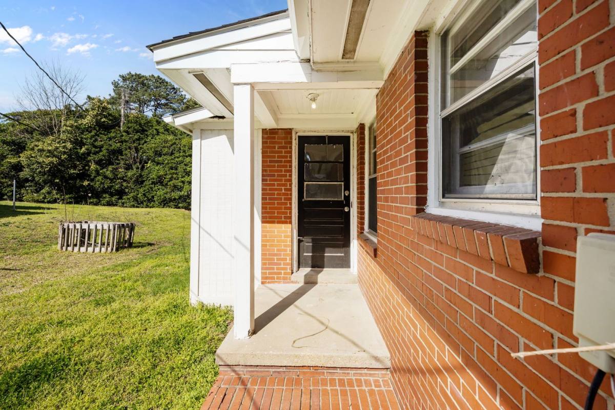 House for rent at 1208 S 9th St, Lillington, NC 27546