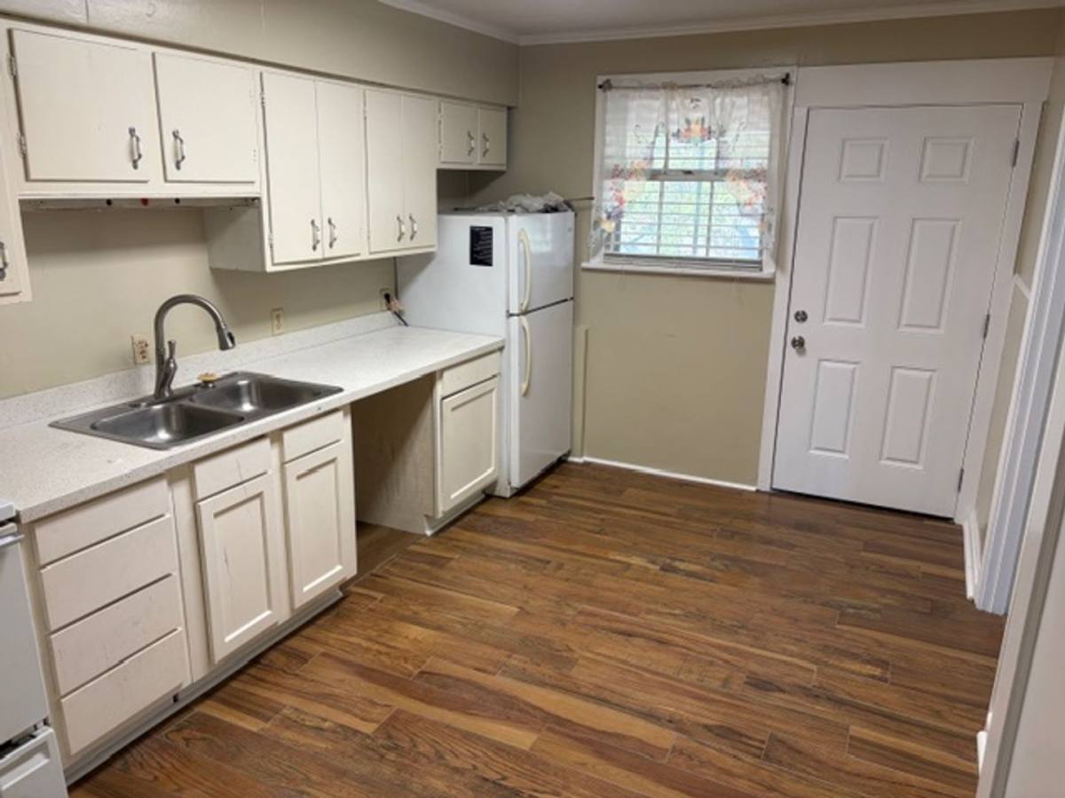 Apartment for rent at 1353 Glen Oak Place #A, Shreveport, LA 71103