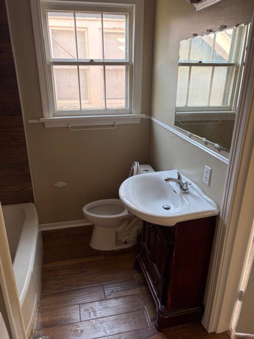 Apartment for rent at 1353 Glen Oak Place #A, Shreveport, LA 71103