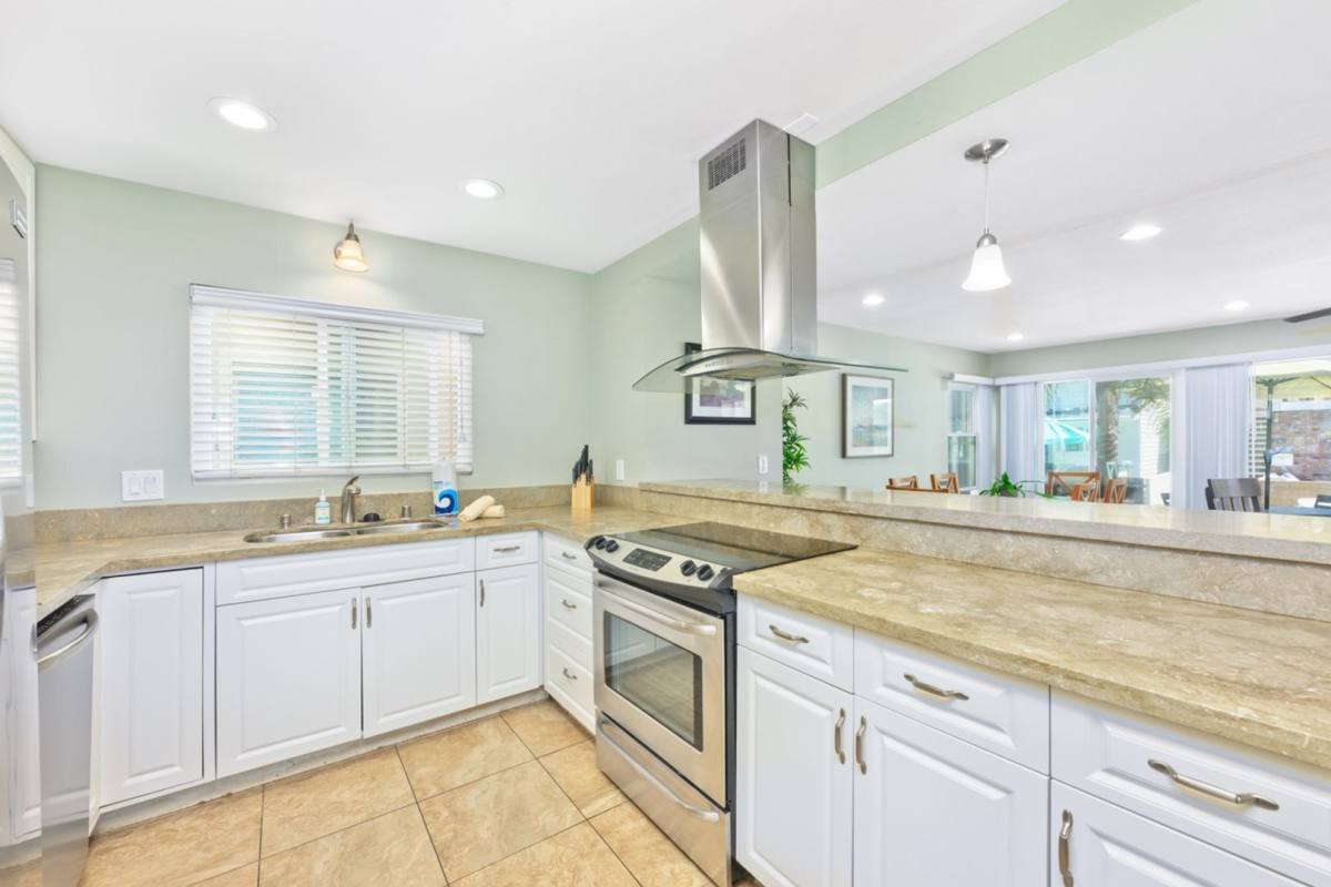 Apartment for rent at 119 46th St, Newport Beach, CA 92663