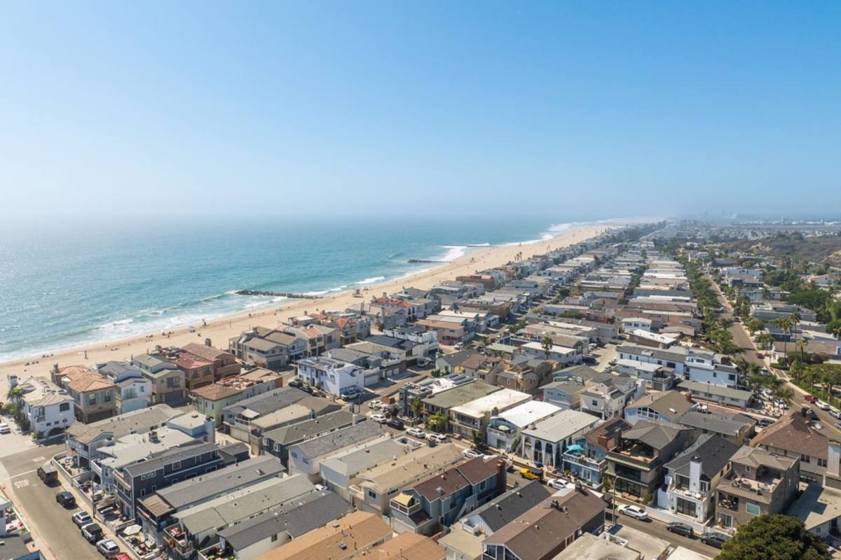 Apartment for rent at 119 46th St, Newport Beach, CA 92663