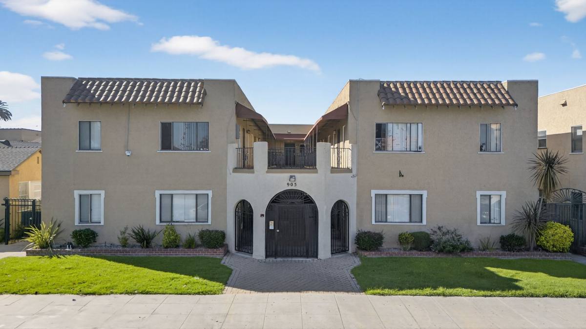 Apartment for rent at 905 Cherry Ave, Long Beach, CA 90813