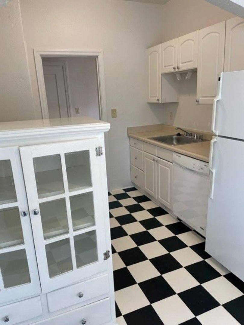 Apartment for rent at 725 Central Ave, Alameda, CA 94501