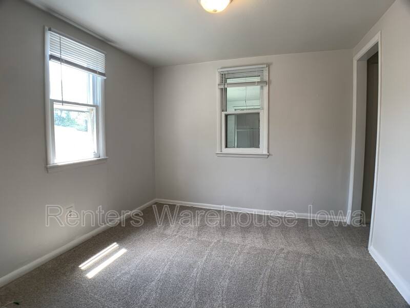 House for rent at 4754 NE 27th Court, Des Moines, IA 50317