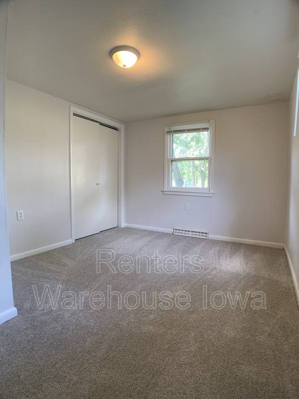House for rent at 4754 NE 27th Court, Des Moines, IA 50317