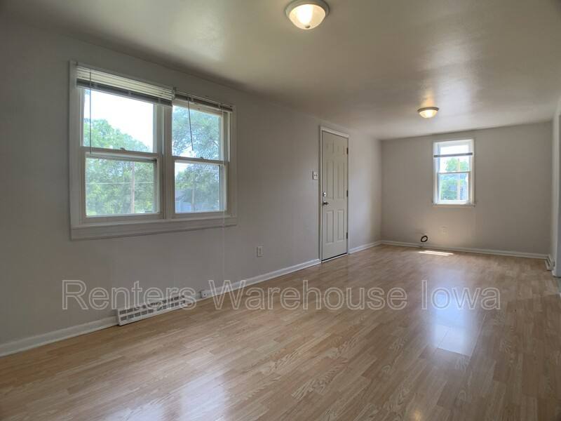 House for rent at 4754 NE 27th Court, Des Moines, IA 50317
