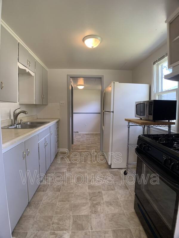 House for rent at 4754 NE 27th Court, Des Moines, IA 50317
