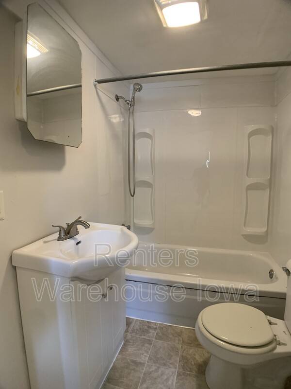 House for rent at 4754 NE 27th Court, Des Moines, IA 50317