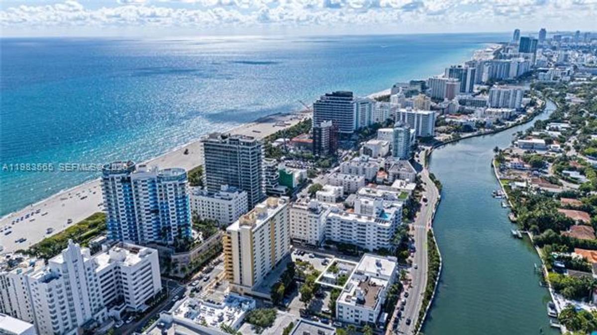 Apartment for rent at 237 38th St, Miami Beach, FL 33140