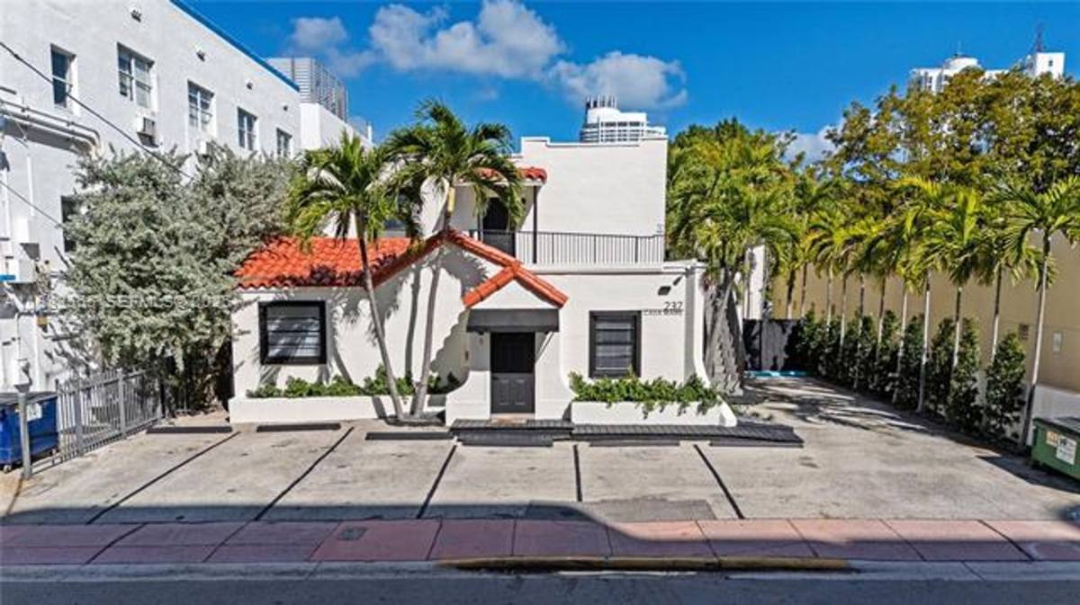 Apartment for rent at 237 38th St, Miami Beach, FL 33140