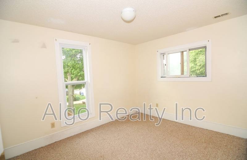 Apartment for rent at 1015 13th Ave SE #2, Minneapolis, MN 55414
