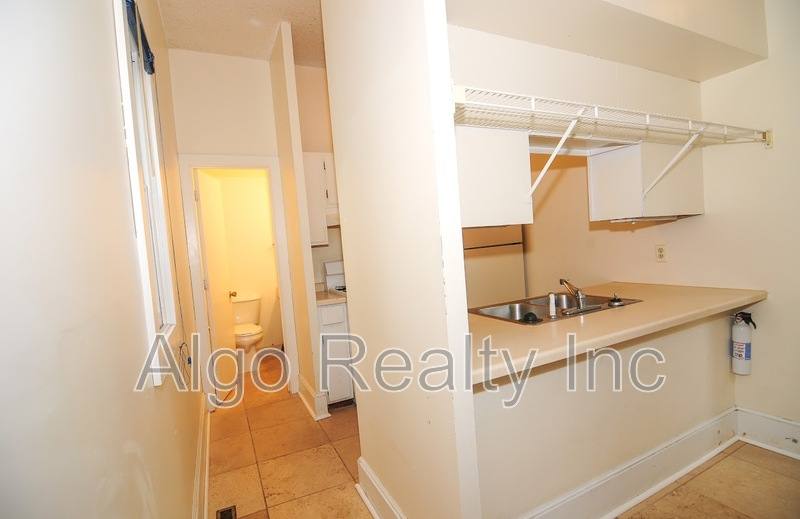 Apartment for rent at 1015 13th Ave SE #2, Minneapolis, MN 55414