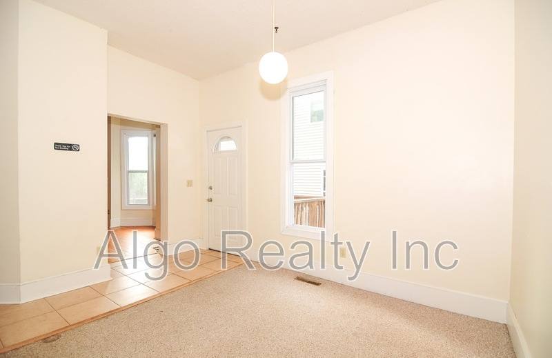 Apartment for rent at 1015 13th Ave SE #2, Minneapolis, MN 55414