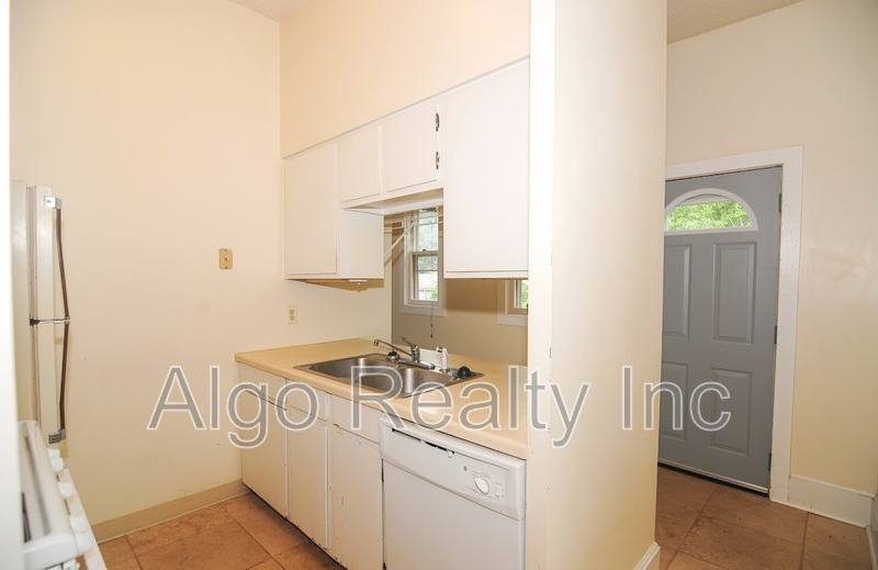 Apartment for rent at 1015 13th Ave SE #2, Minneapolis, MN 55414